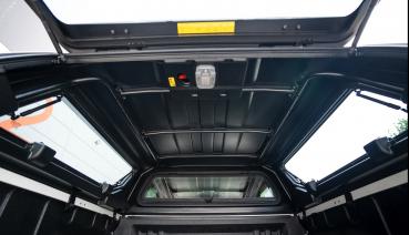 Preview: Hardtop mit elektrisch angesteuerten aufklappbaren Seitenscheiben, kabinenhoch, in Wagenfarbe lackiert für VW Amarok Doppelkabiner, Modell 2023